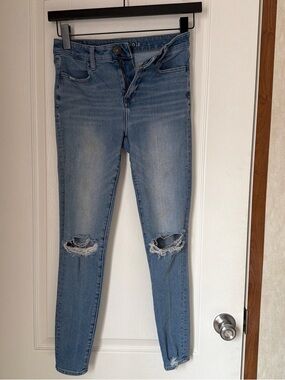 American Eagle Outfitters Light Blue Distressed Skinny Jeans